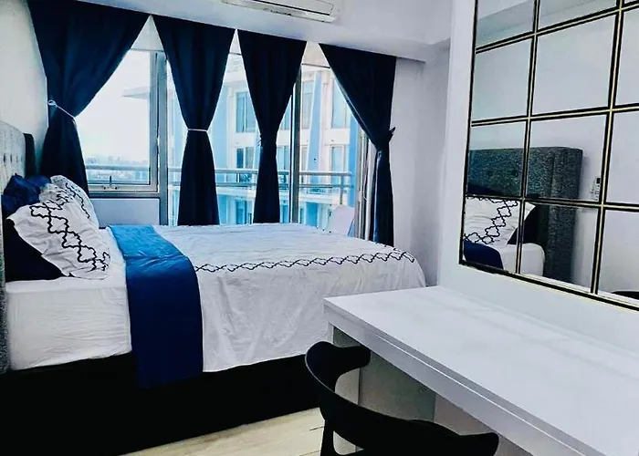 Aparthotel L A Azure Staycation